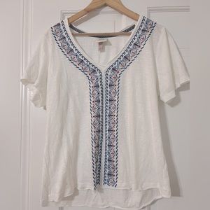 Light weight, white v-neck tee with red and blue embroidery